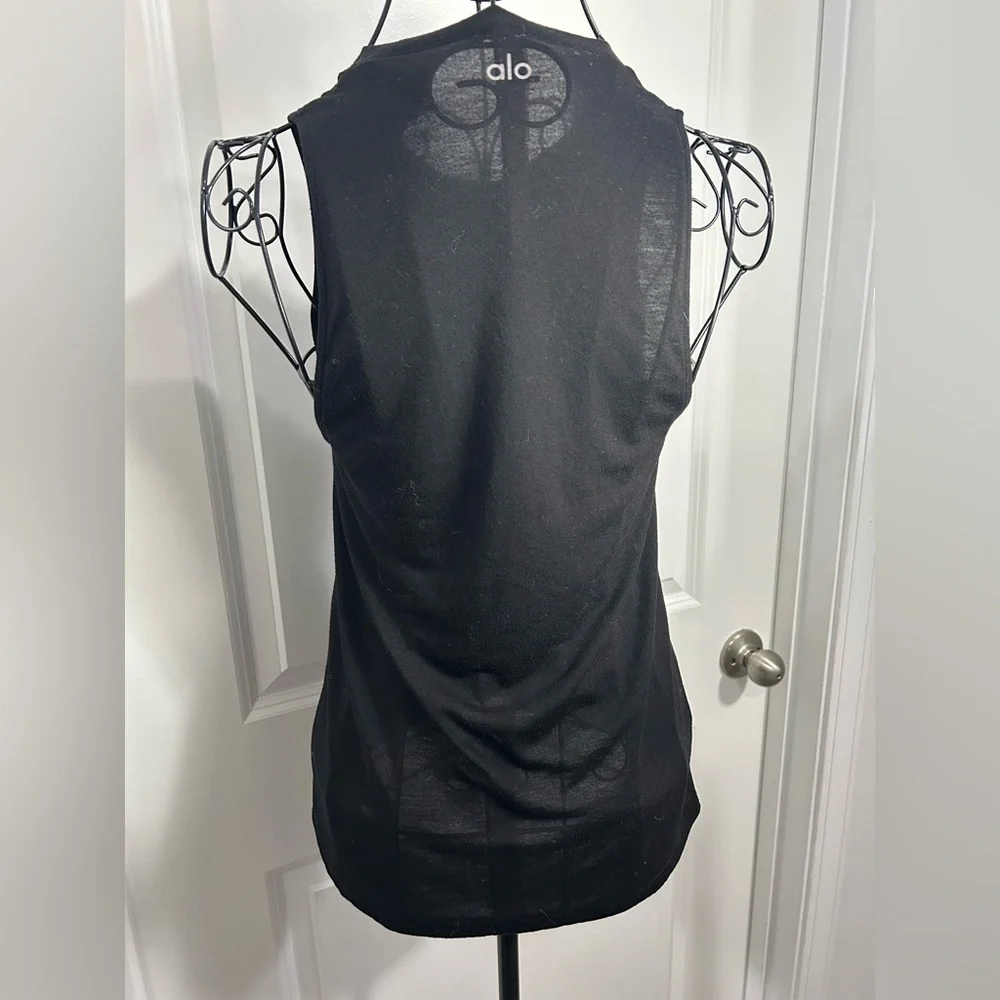 ALO Yoga sleek black